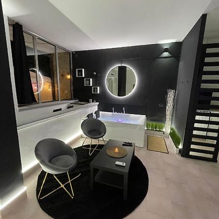 Central Wellness Suite Бари Экстерьер фото