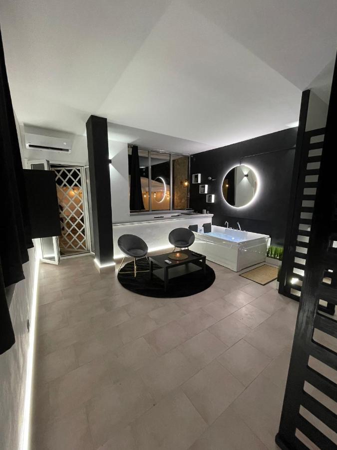 Central Wellness Suite Бари Экстерьер фото