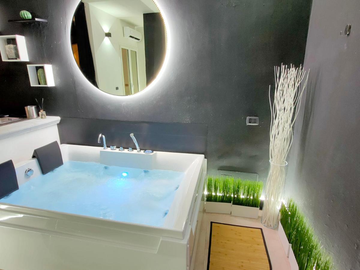 Central Wellness Suite Бари Экстерьер фото