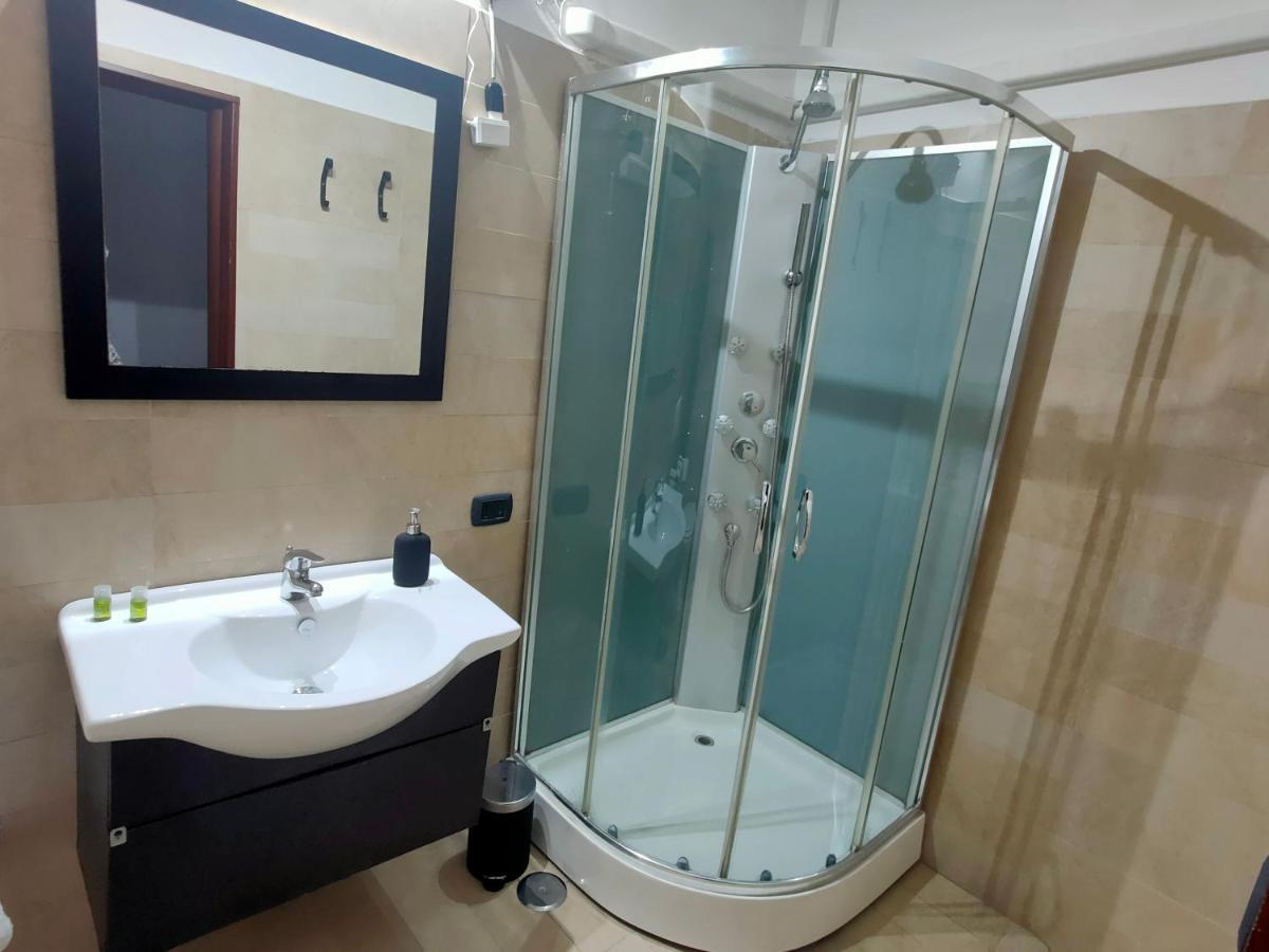Central Wellness Suite Бари Экстерьер фото